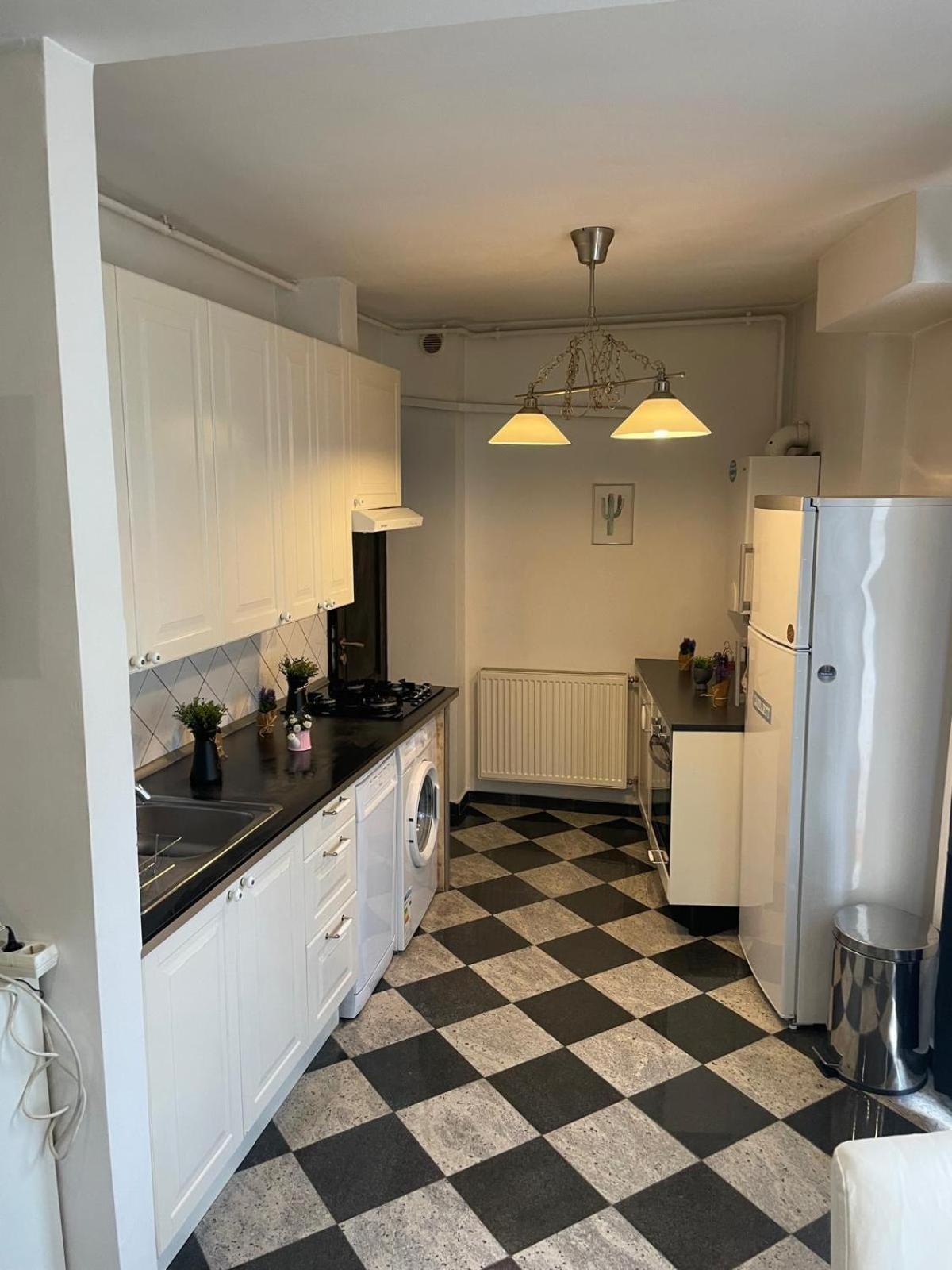 Cozy 1 Bdrm In Center Appartamento